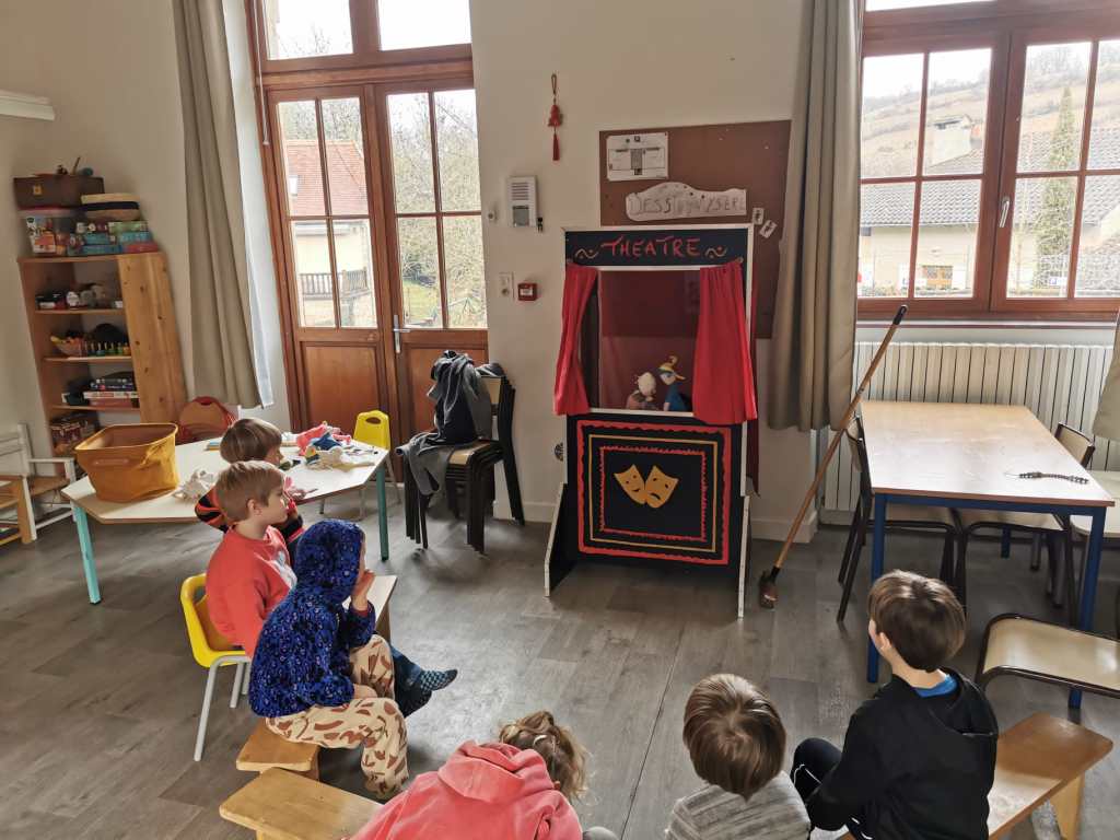 À Fons, les enfants racontent le monde à travers les&nbsp;marionnettes